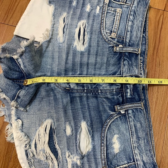 AEO Vintage Hi-Rise Festival Distressed Jean Short - Picture 12 of 13